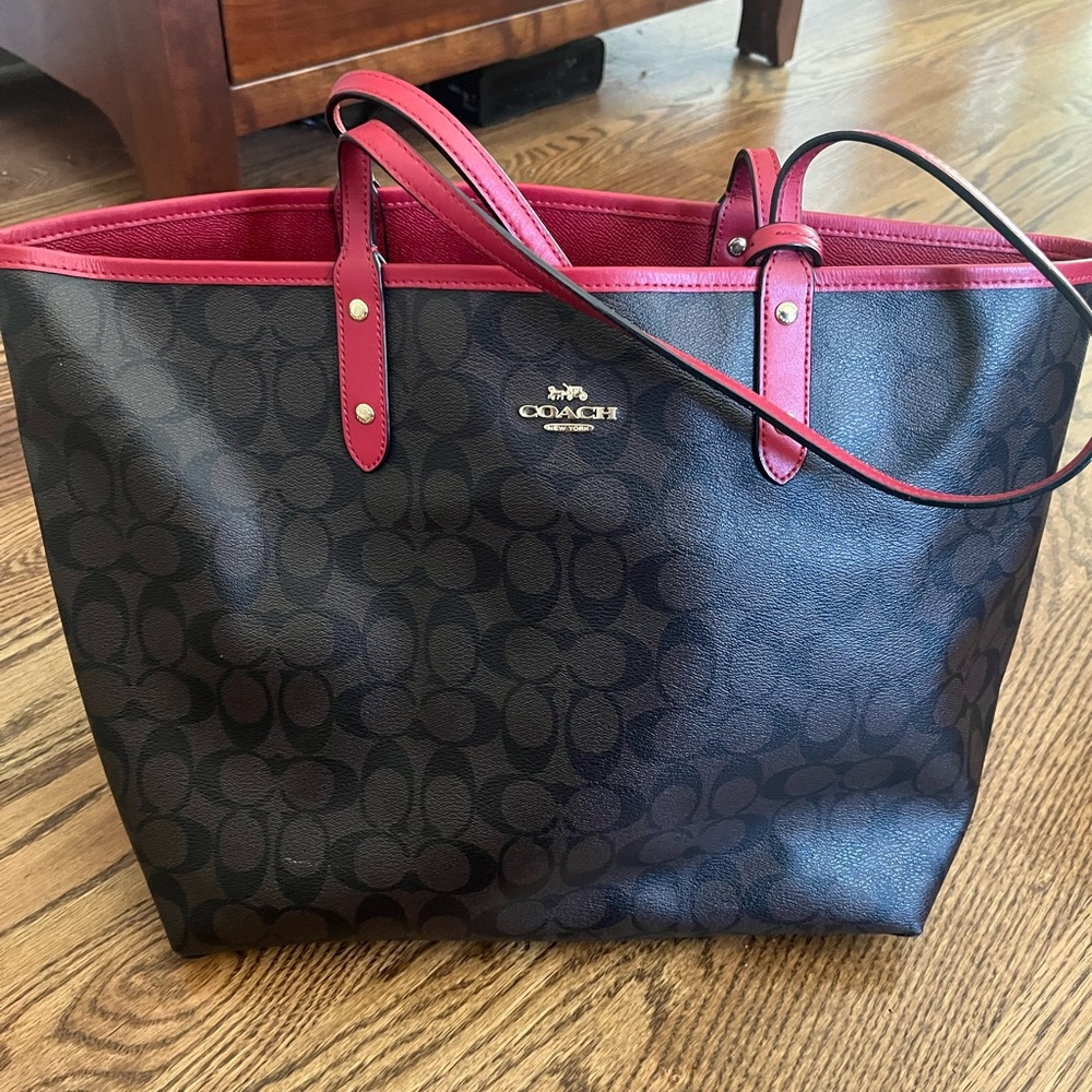 Coach h1891-36658 reversible gorgeous purse taken very good care of